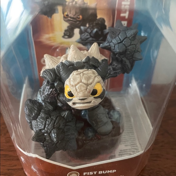 NWT Skylanders Trap Team: Fist Bump - Picture 3 of 5